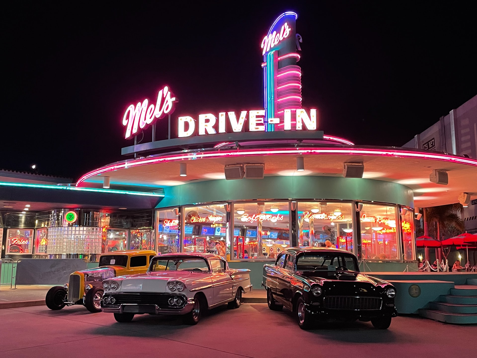 drive in diner with cars parked
